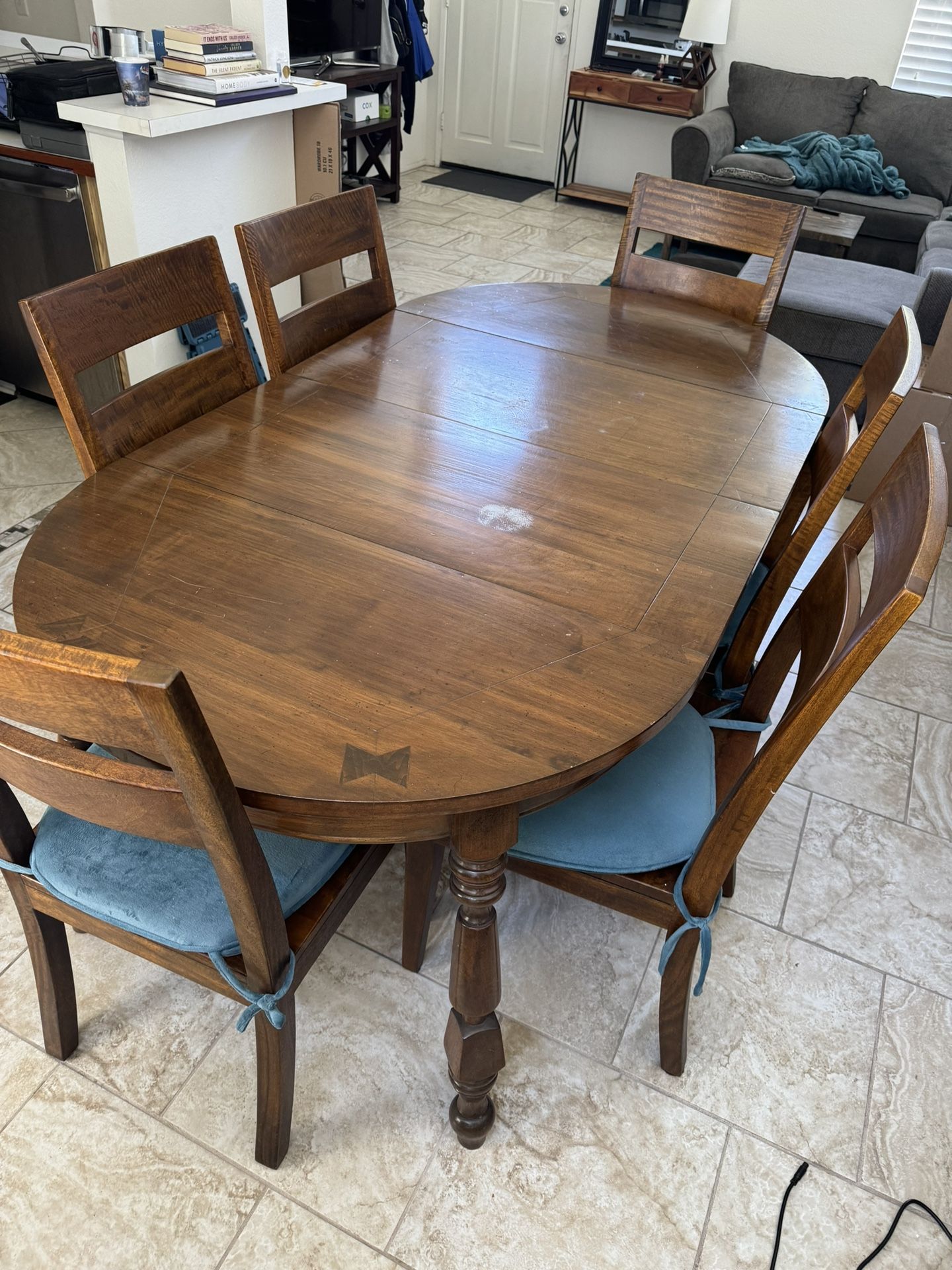 Dining/Kitchen Table And Chairs