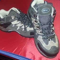 Woman's Lowcut Steel Toe size 8