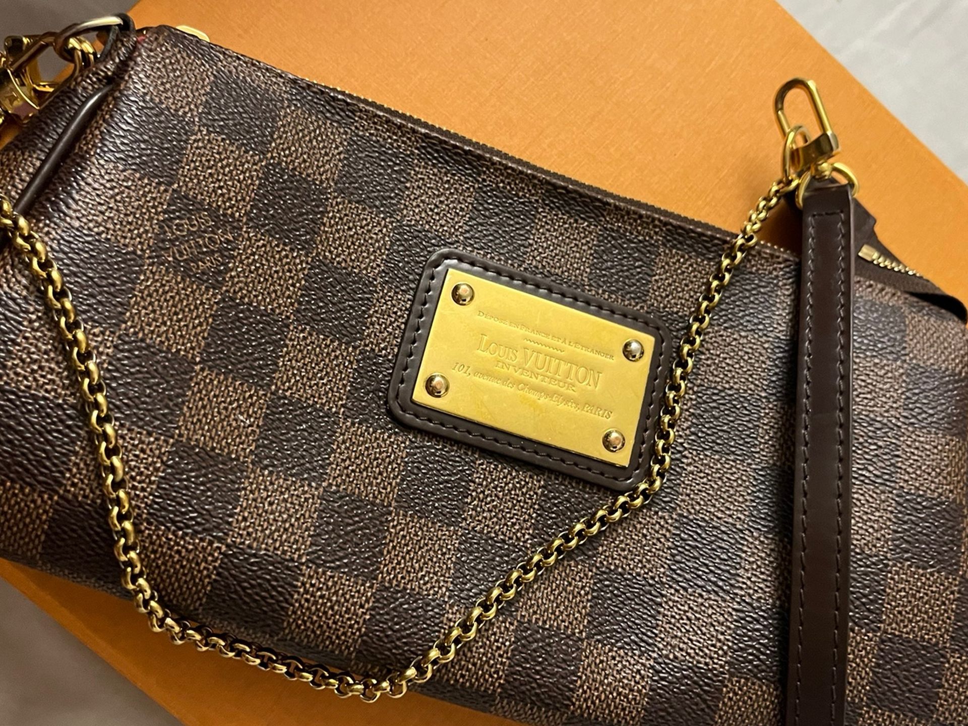 LOUIS VUITTON Damier Ebene Eva Chain Strap Clutch