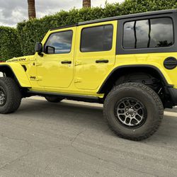 Jeep 392 Xtreme Recon wheels and tires