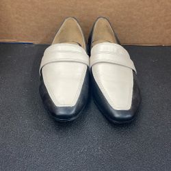 Black And Beige Shoes. Item No 568 (Shopgoodwill)