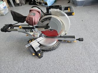 Electric 12-inch dual-bevel sliding compound miter saw