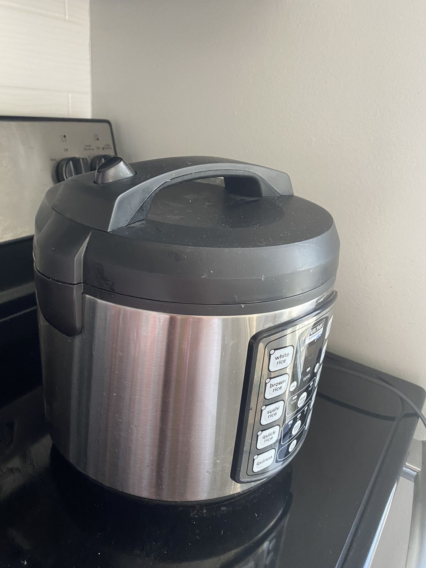 AROMA 3 Qt SLOW COOKER Stainless Steel & Ceramic Electric Crock Pot  ASC-503S for Sale in Carlsbad, CA - OfferUp