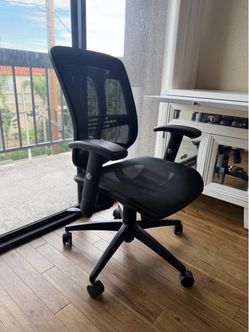 Black Ergonomic Mesh Office Chair