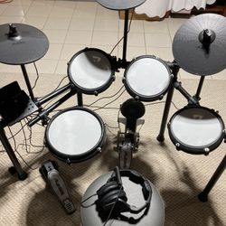 Alesis Nitro Max 8-Piece Electronic Black Drum Set with Bluetooth and BFD Sounds + PDP Throne/Stool Series 810R + Sennheiser HD 280 Pro Headset