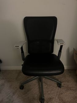 Haworth Zody Ergonomic Office Chair – Fully Functional – Arm Pads Missing