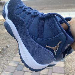 NDS BRAND NEW Jordan 11s Size 5.5 (STEAL - Retro Midnight Navy Velvet)