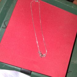 Beautiful Silver Tone Heart Charm Necklace 