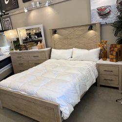 Beautiful 4 Pc Queen Bedroom Set 