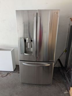 LG 24 cu. ft. French Door Refrigerator (Stainless Steel) – Not Cooling / For Parts