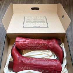 Tecovas- Crimson Cowhide Size 8 women