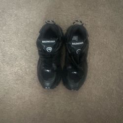 balenciaga runners black size 5