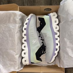 NEW WITH BOX ON CLOUD SHOES