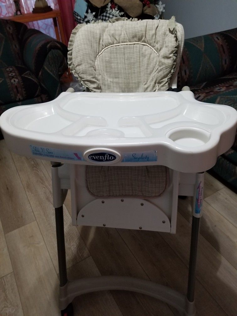 EVENFLO HIGHTCHAIR