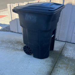 95 Gallon Totter Trash Bin In Very Good Condition 