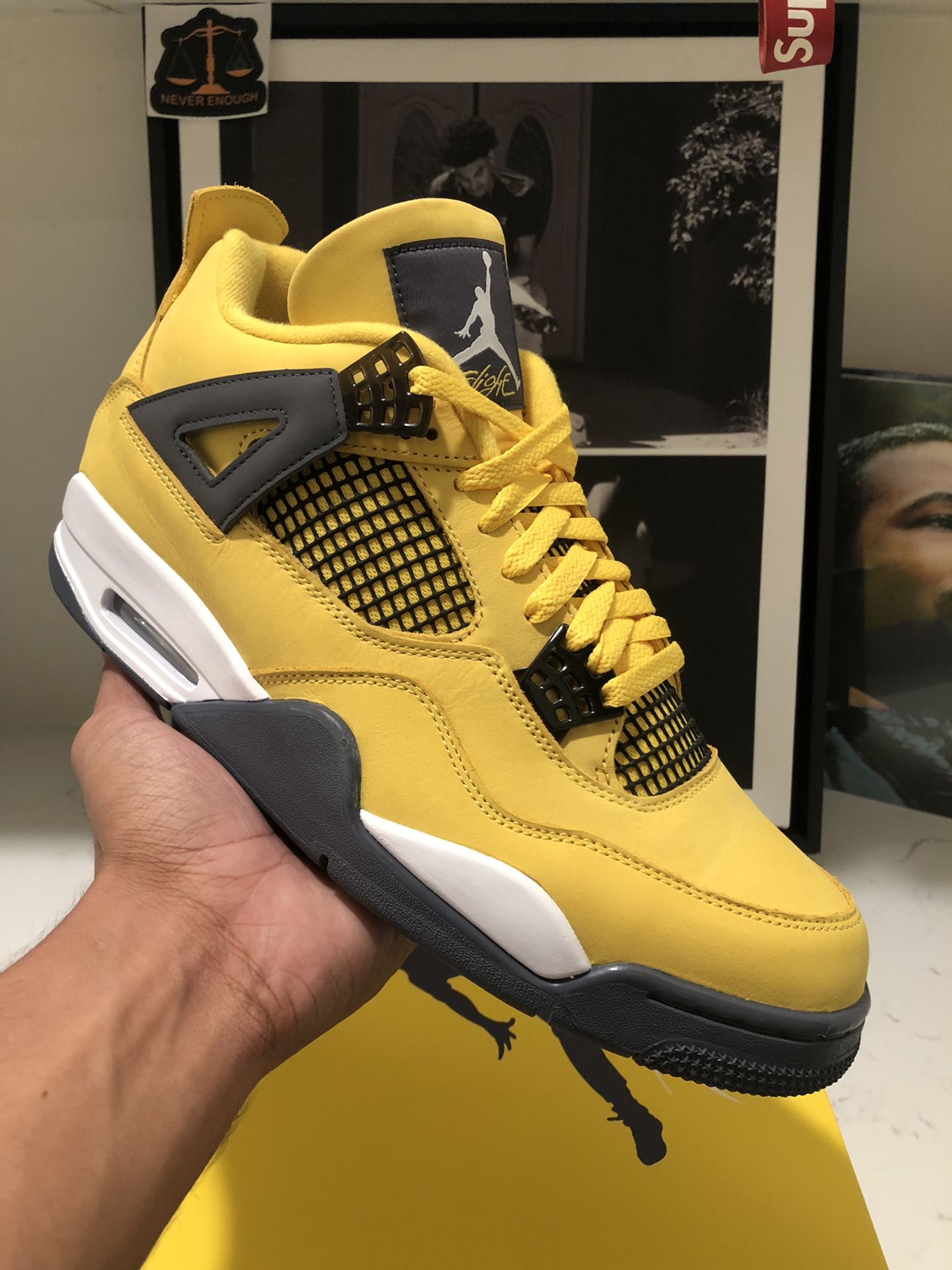 AIR JORDAN 4 RETRO LIGHTING SIZE 10.5