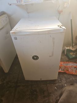 Mini fridge