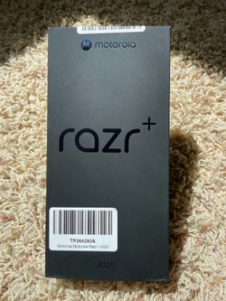 (NEW) Motorola Razr+ 2025 - 50MP Camera - 256GB (Unlocked)