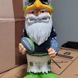 Seahawk Statue/Gnomes