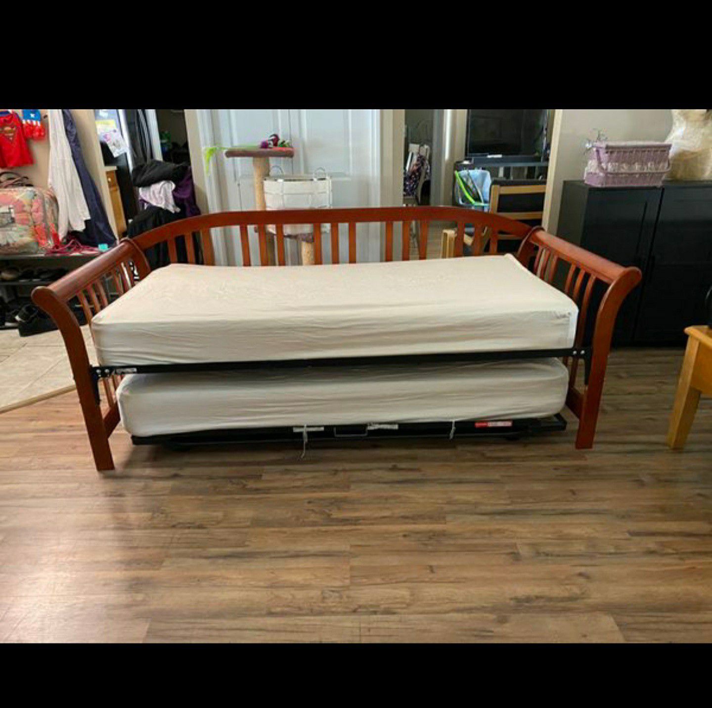 Day Bed with Pop-up Trundle