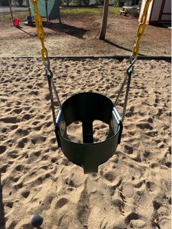 Baby swing - excellent condition (comes with chains)