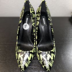  Dkny Gwen Black Background With Neon Green Graffiti Heel Pointed Toe Pumps Sz 7