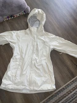 Women’s small north face jacket in cream