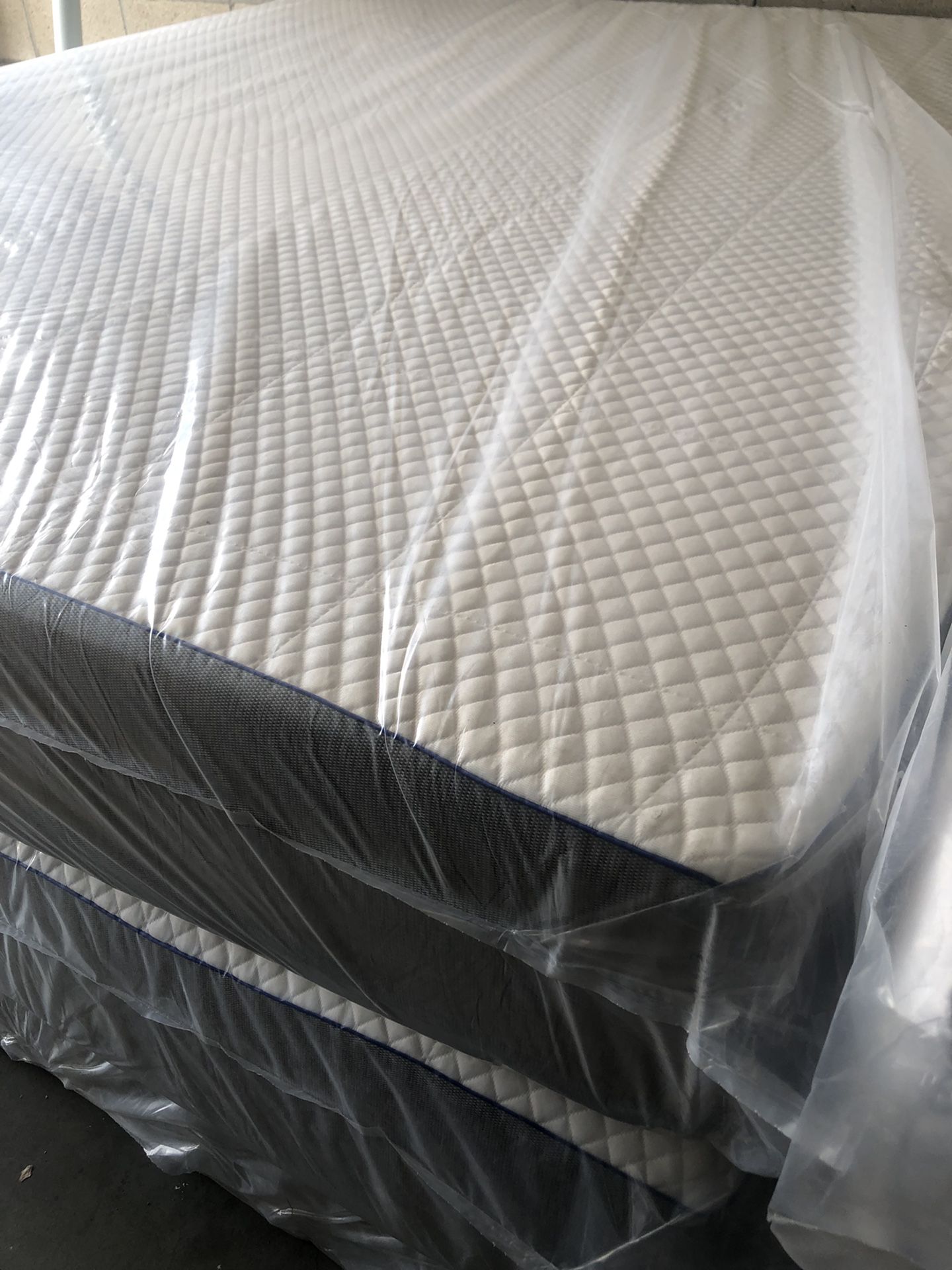 E King , Cali King , Queen, Full And Twin Sizes Memory Foam Just Mattress Design Vary 