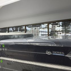 QUEEN SIZE SERTA ISERIES HYBRID 3000 (MEDIUM) MATTRESS & BOX SPRING BED SET