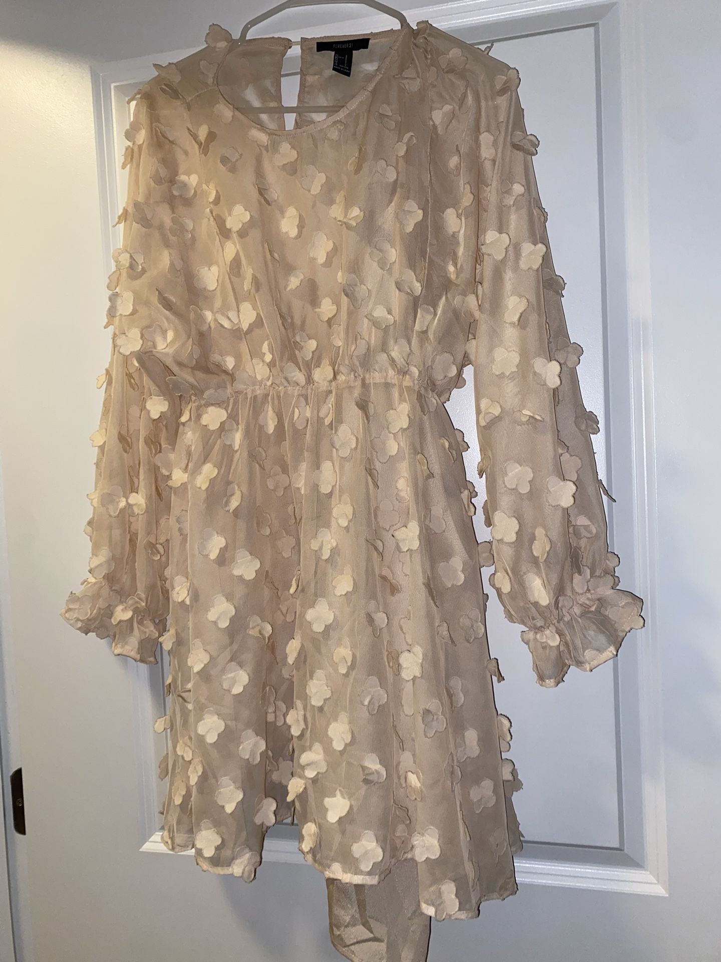 Forever 21 Cream and white floral print dress Size Small