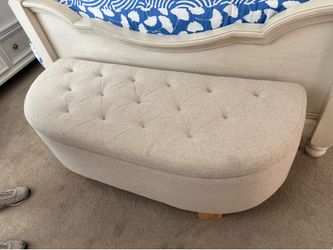 Linen tufted bench with storage