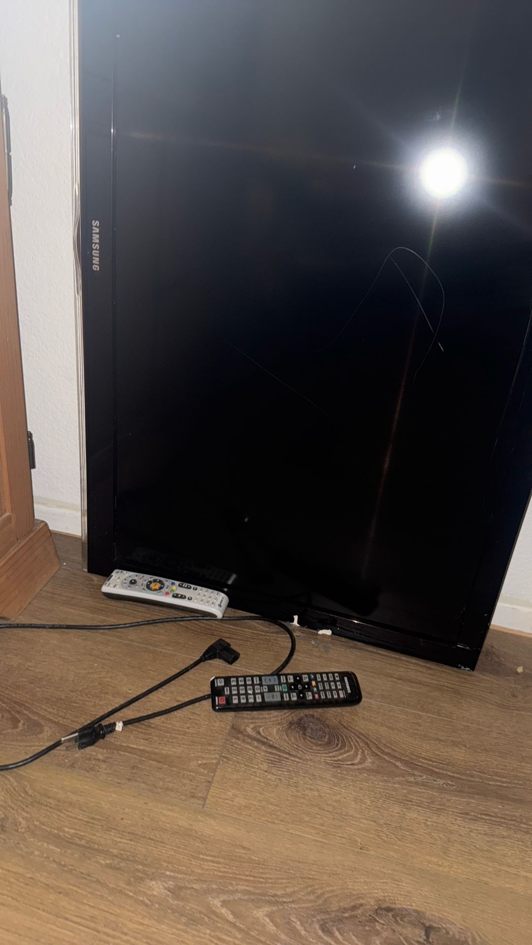 Samsung 40 Inch Tv And 2 Remotes