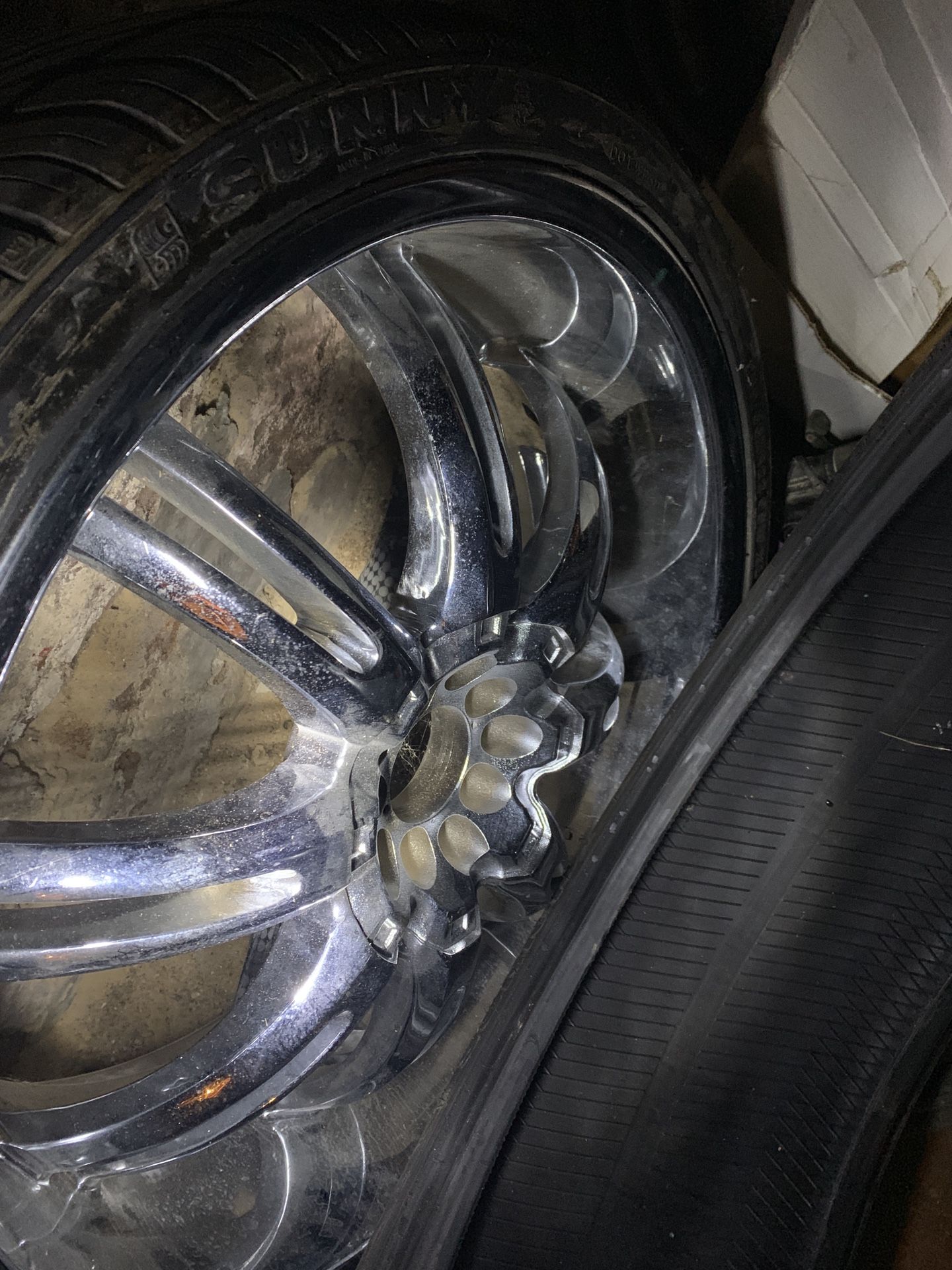 22” 5 lug universal rims brand new condition rims and tires are brand