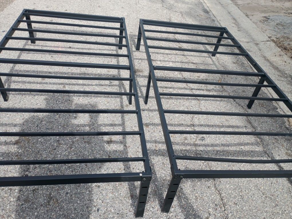 2 Twins Bed Frame