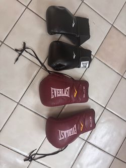2 pair of Everlast boxing gloves