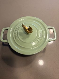 Martha Stewart Collection 2-Qt. Enameled Cast Iron Dutch Oven with Pig and chicken Finial.