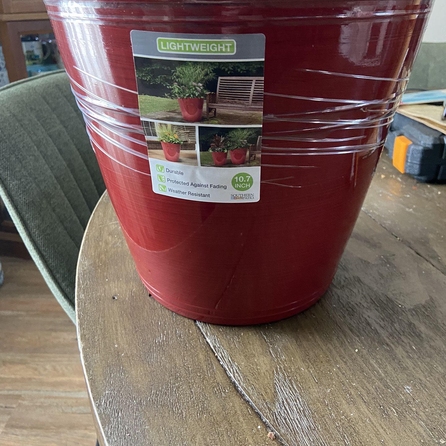400 New planters / pots available at $3 each.