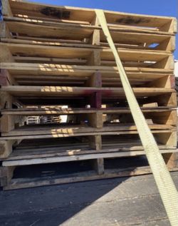 Standard Sized Wood Pallets Wooden 40x48 Pallets For Sale Small Orders OK