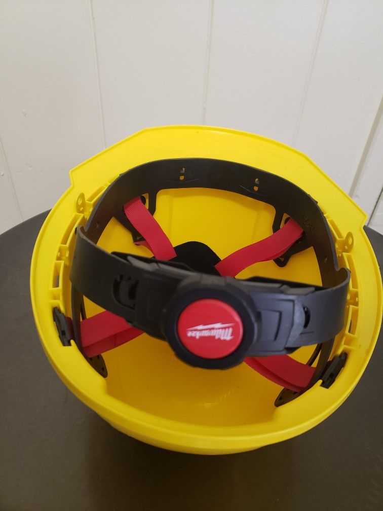 Milwaukee BOLT Yellow Type 1 Class C Full Brim Vented Hard Hat with 4-Point Ratcheting Suspension