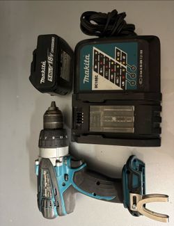 Makita LXPH03 Hammer Drill , Charger and 18v 5 amp Battery