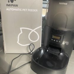 Automatic pet feeder 