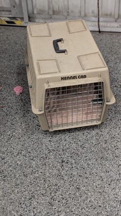 Small Dog / Cat  Kennel. $10