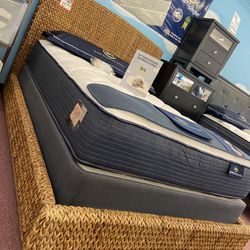 RATAN QUEEN BED!! Last One!