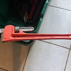 Pittsburgh 18 inch plumbers wrench
