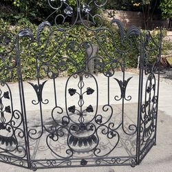 Fireplace hearth screen