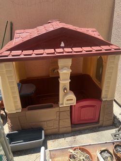 Kids play house