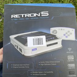 Retron 5 Console 