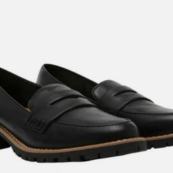 Brand new in box Dolce Vita Crisp Slip-On Lug Loafers Black/Dune Available in Black sizes 7 1/2,8,8 1/2,9,10
Dune size 8,10
