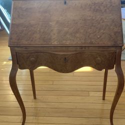 Bird ‘ s Eye Maple Desk