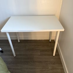 White Desk And Chair